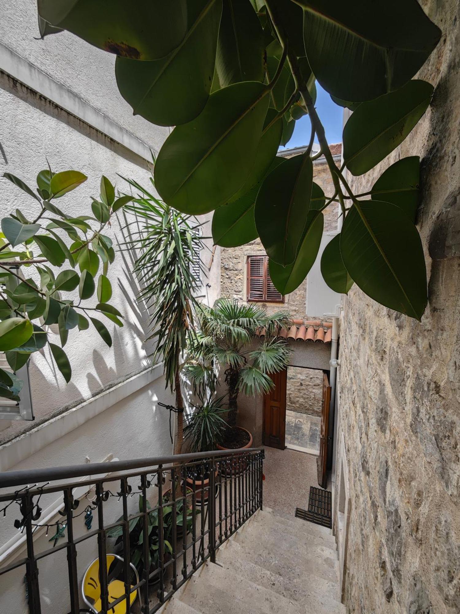 Beatrix Suites Budva Bagian luar foto
