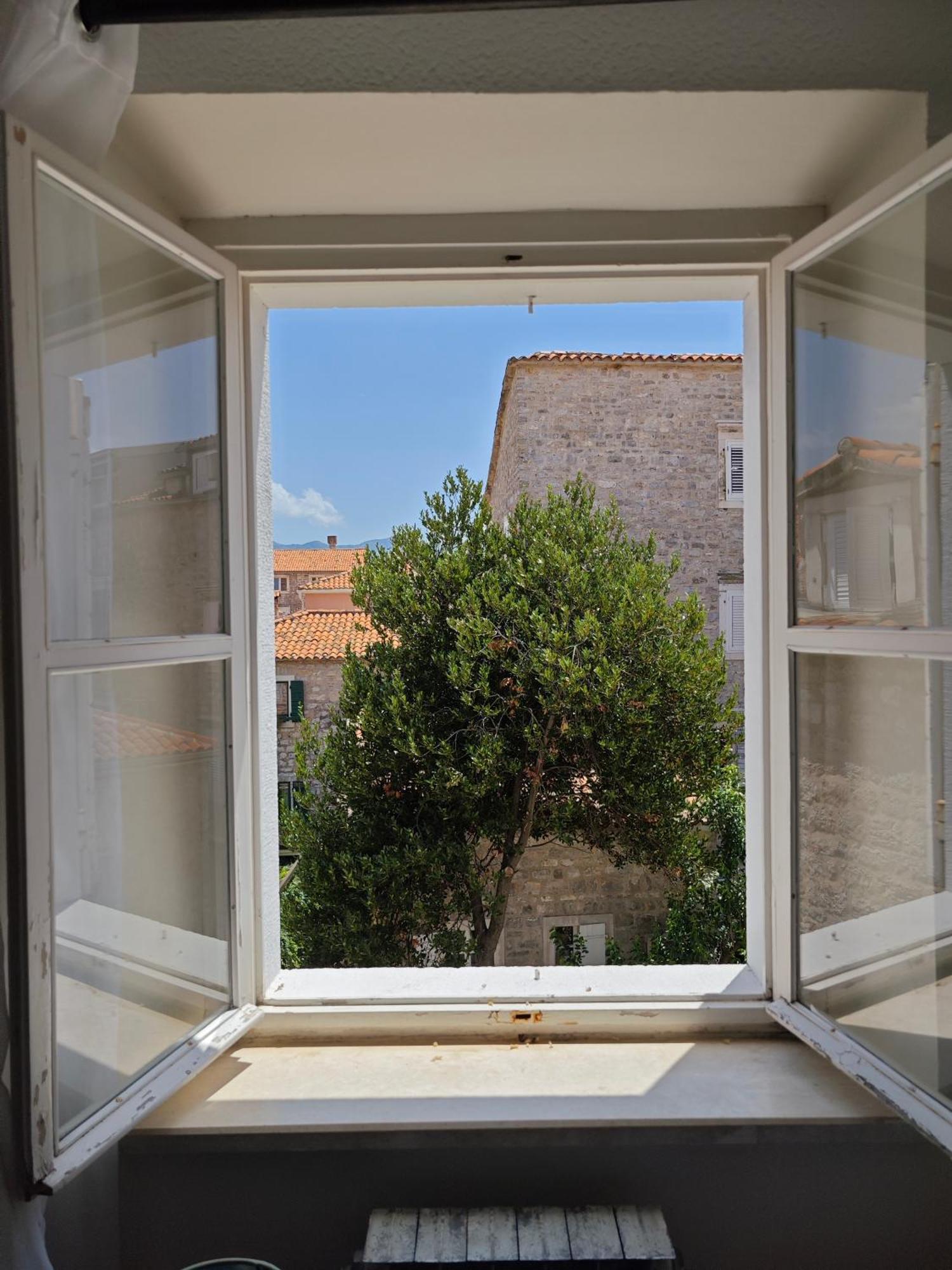 Beatrix Suites Budva Bagian luar foto