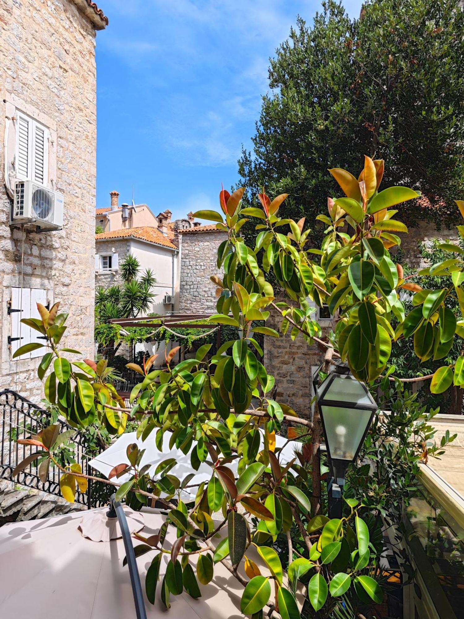 Beatrix Suites Budva Bagian luar foto